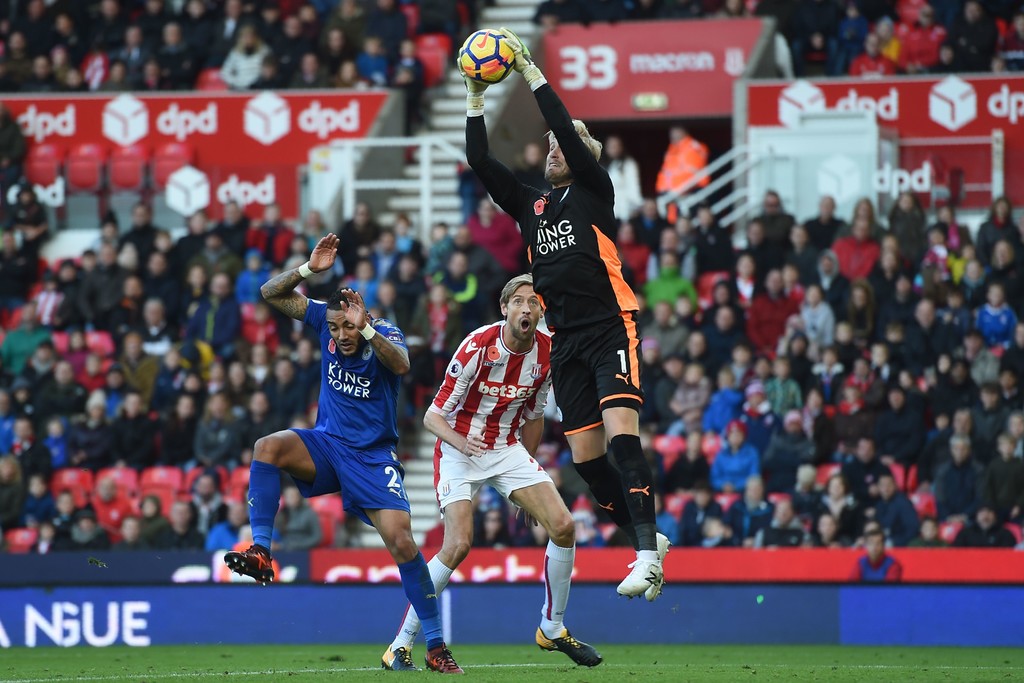 Tentang Danish Catch, Cara Unik Kiper Denmark Menangkap Bola